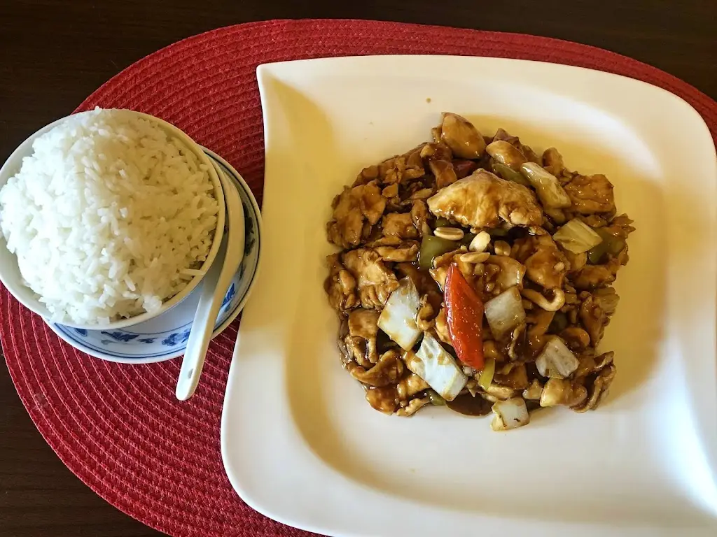 Marcel Dvořák_Beijing Shanghai Čínská restaurace京沪飯店_Hluboká nad Vltavou_review