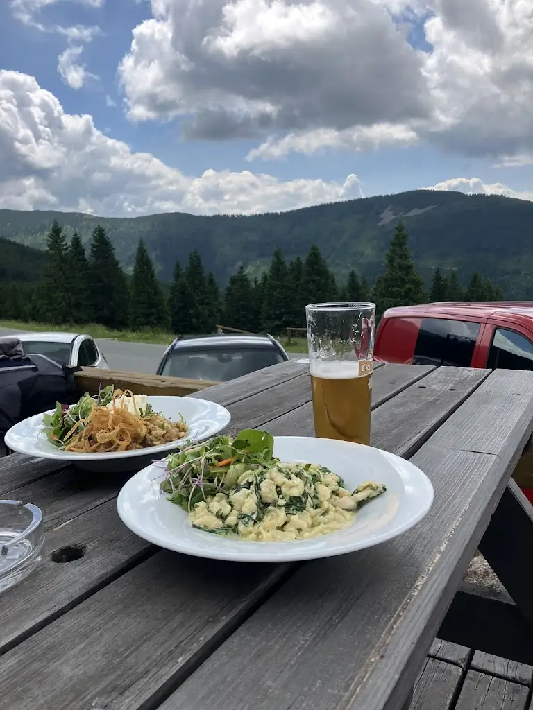 Maciek Gruchala_St Francis' Resort - Erlebach's & Joseph's Mountain Huts_Špindlerův Mlýn_review