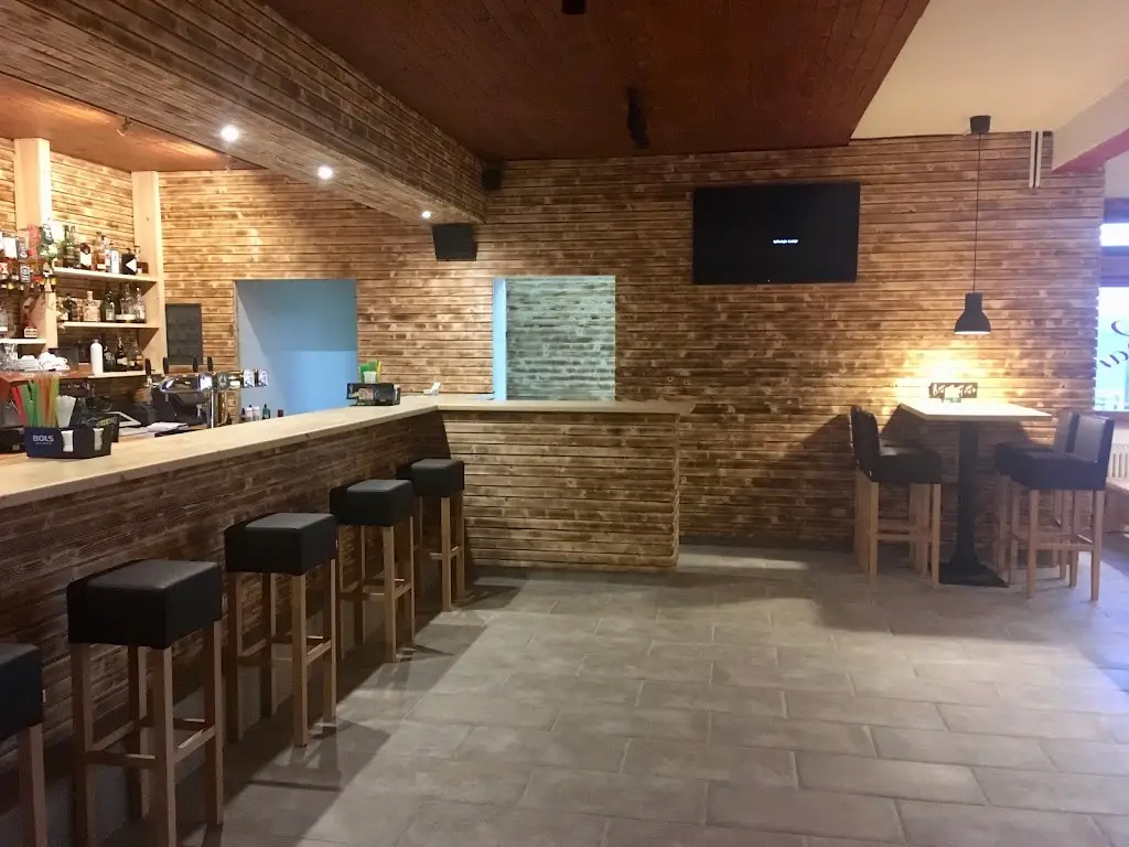 Family Aréna Benecko - Bowling & Lanový park restaurant in Benecko