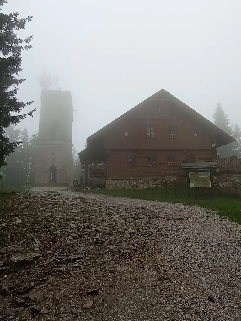 Lucie_Zaly Baude_Benecko_review