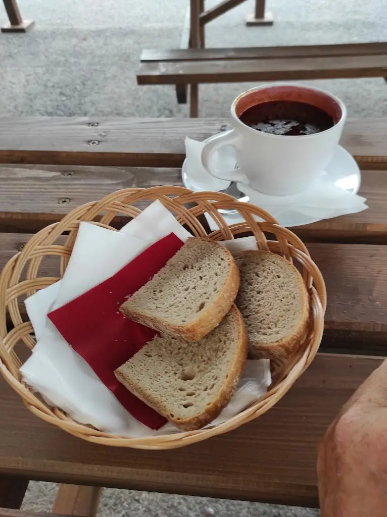 Dav Holec_Hospoda Obecní úřad_Cvikov_review