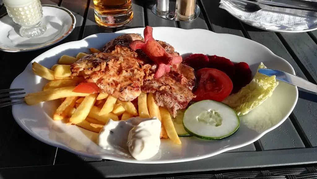 Pavel Kvasnička_Restaurace Satelit_Chrastava_review