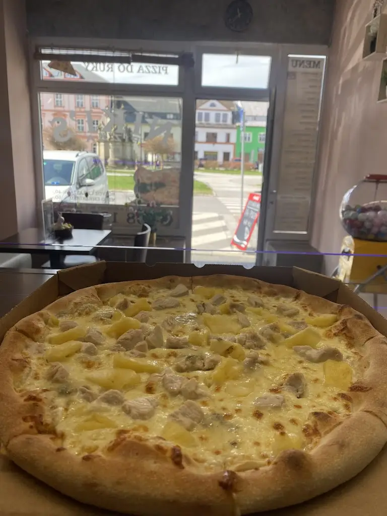 Niki’s Pizza_Chrastava_slider_image_2