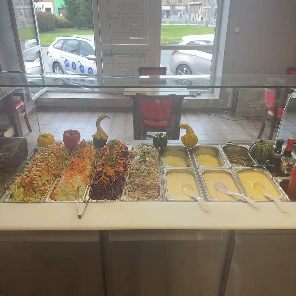 Miro Kebab & Pizza restaurant in Chrastava