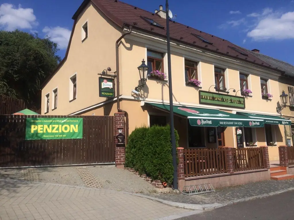 Restaurace a penzion Tam vedle ristorante a Dubá