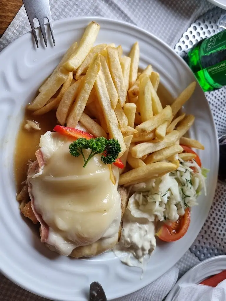 Ondřej Beneš_Eva KORBELÁŘOVÁ - Jupiter gril_Vrchlabí_review