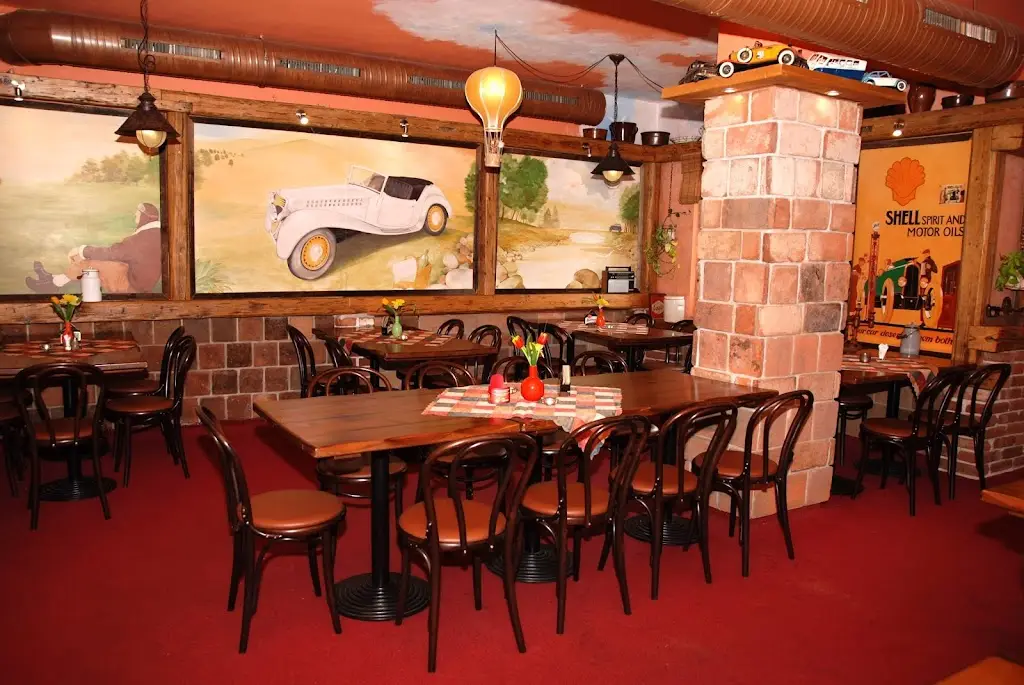 Restaurace Car Club restaurant in Vrchlabí