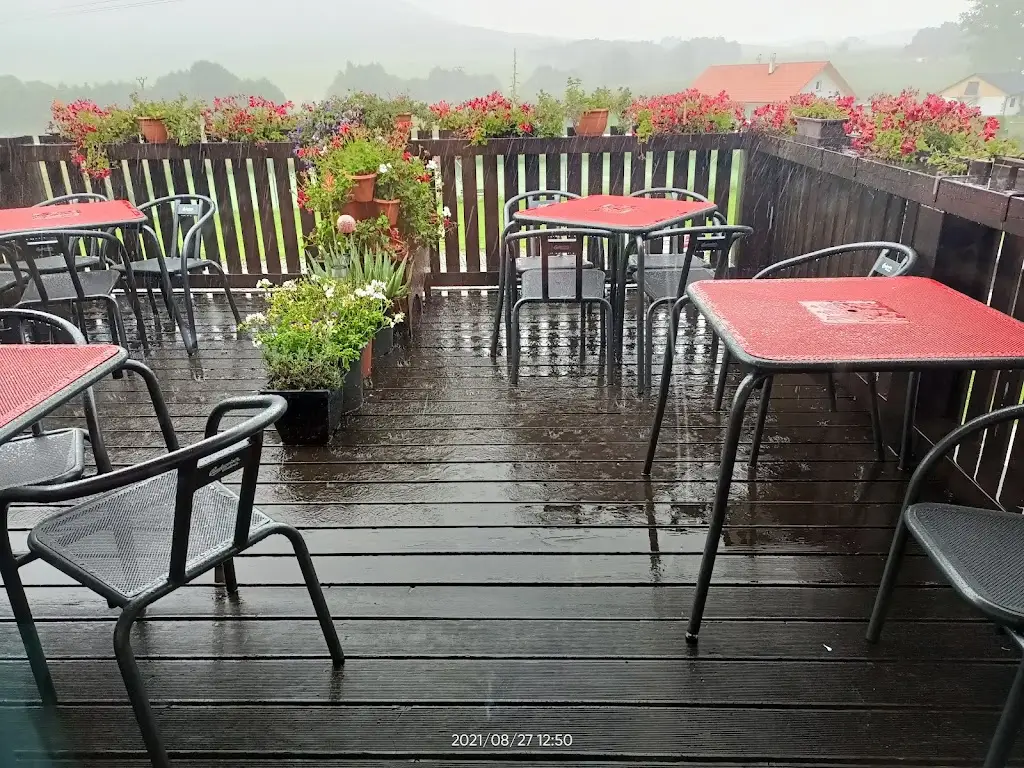 Restaurace Sportovní hala restaurant in Horní Stropnice