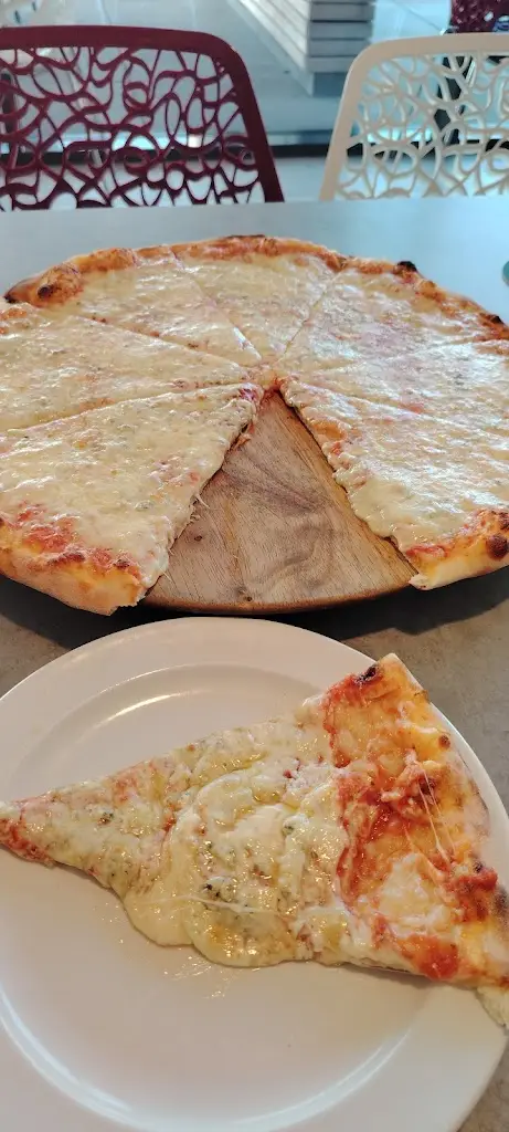 Maroš Kupa_Pizza Calabria - Aquacentrum Vrchlabí_Vrchlabí_review