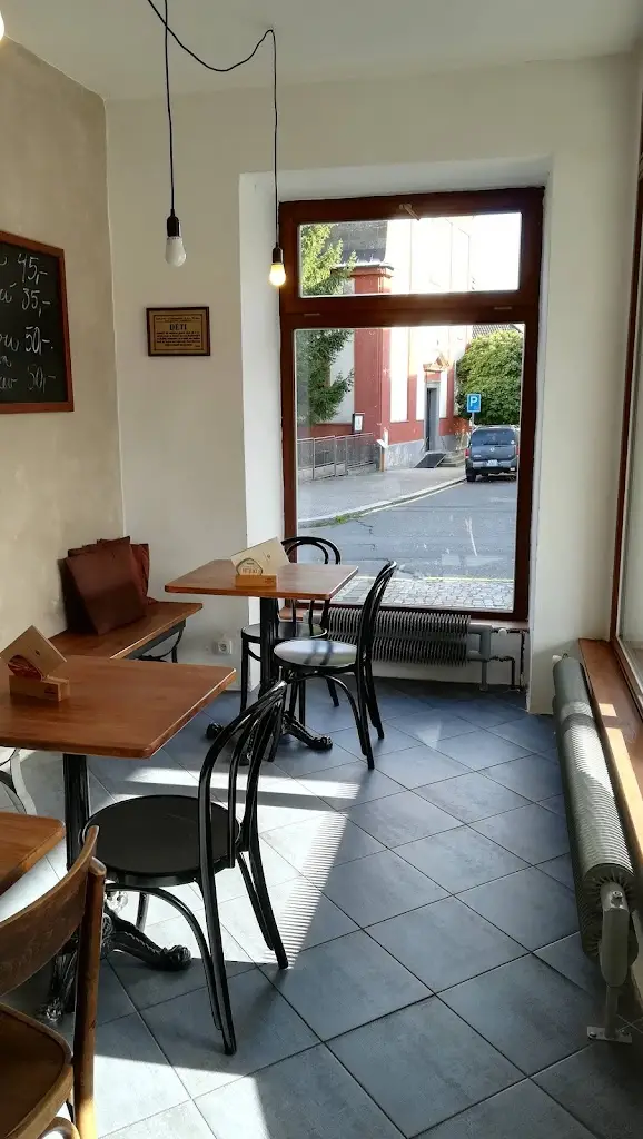 Maciek Gruchala_cafe Republic_Doksy_review