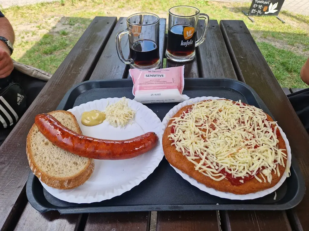 Petra Rigo_Café a zmrzlina Saturnin_Doksy_review