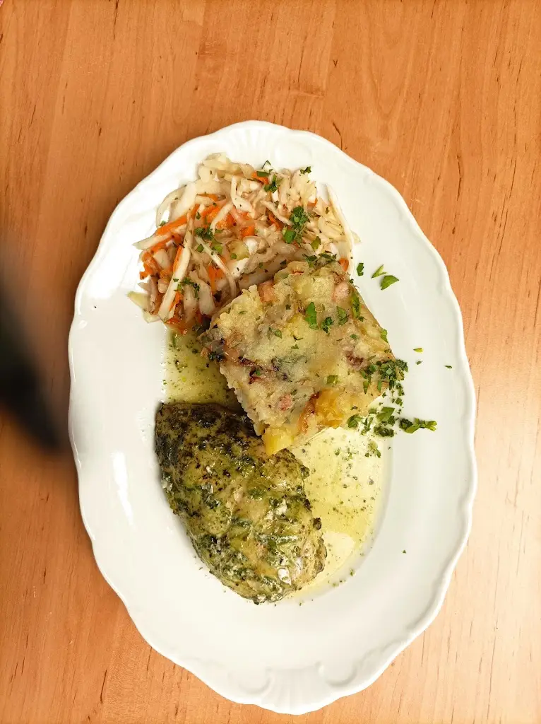 Nikola Michálková_Restaurace Sluníčko, Staré splavy_Doksy_review