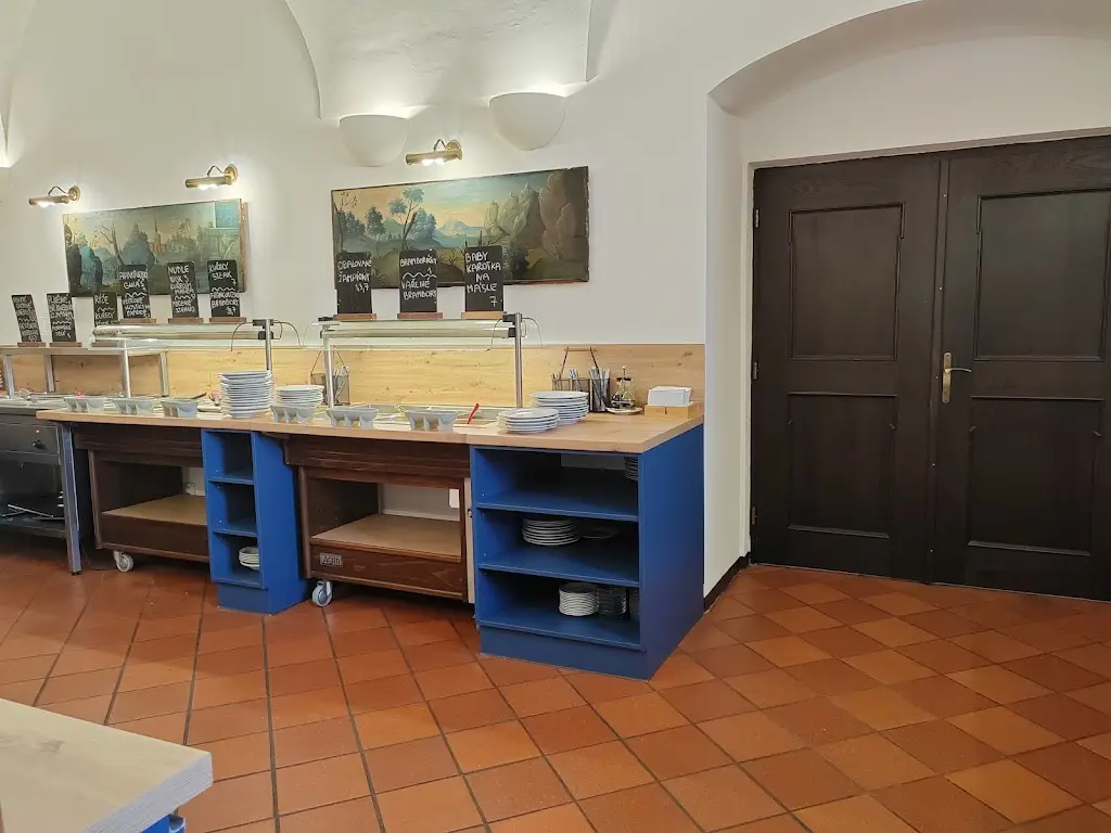 Lenka Holzbauerová_Abbey Inn_Hejnice_review