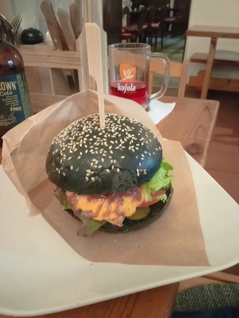 Petr Sida_HB Burgers Zámecka rozvoz jídel_Horní Branná_recensione