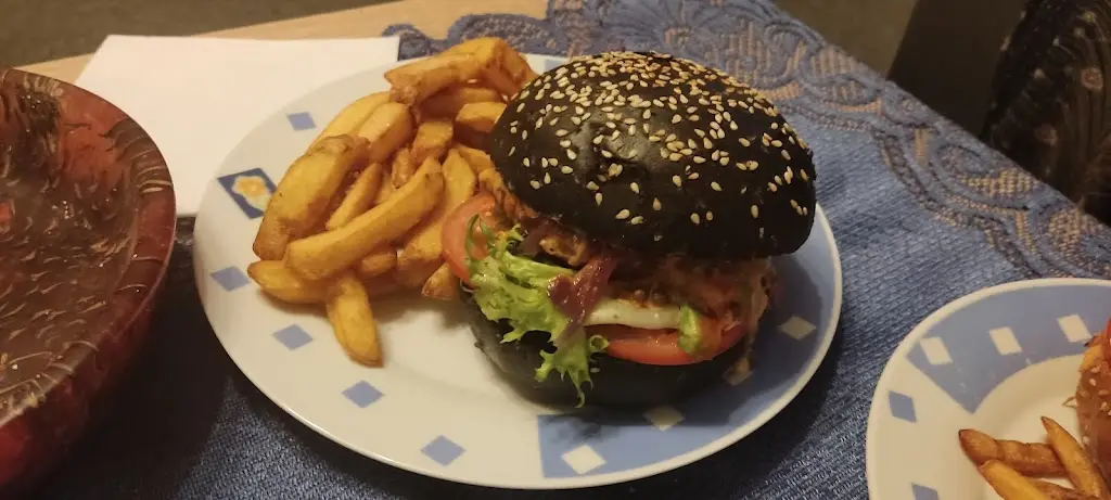Miloš Mochan_HB Burgers Zámecka rozvoz jídel_Horní Branná_recensione