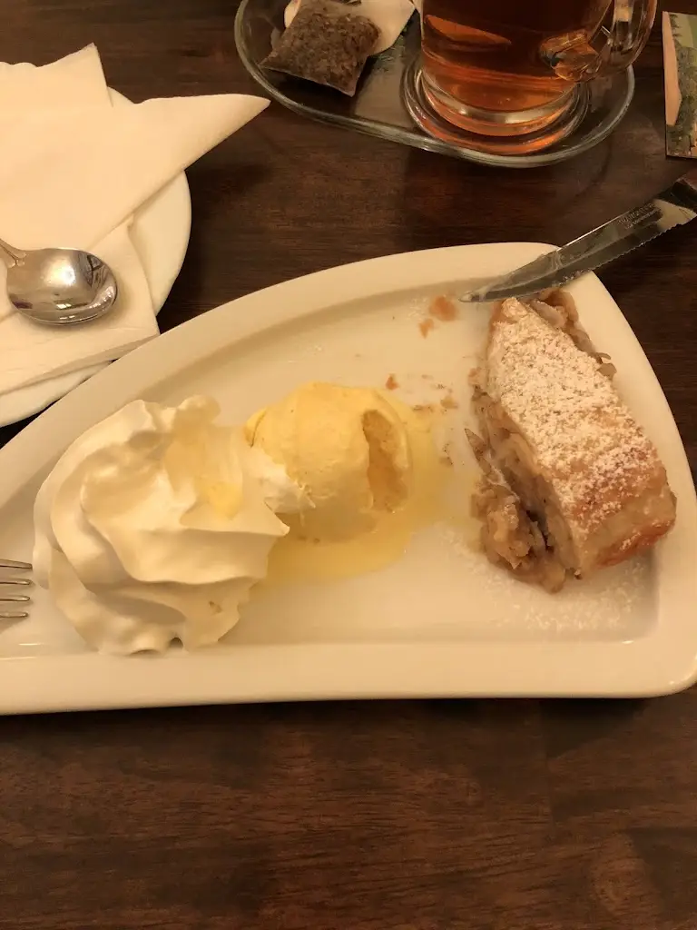 Martin Vesely_Restaurant Amos_Horní Branná_review