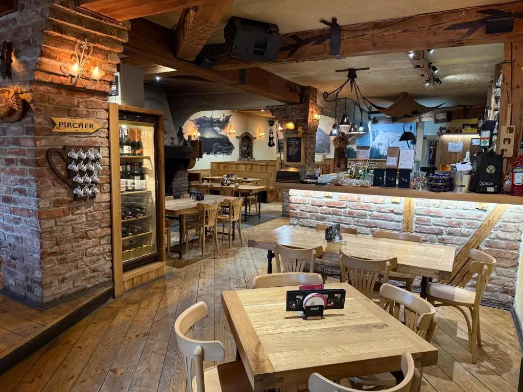 Restaurant & Pension U Studny ristorante a Harrachov