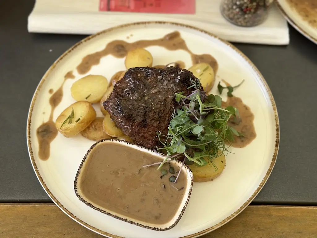 Viktor Khoroshko_Terassa_Harrachov_review