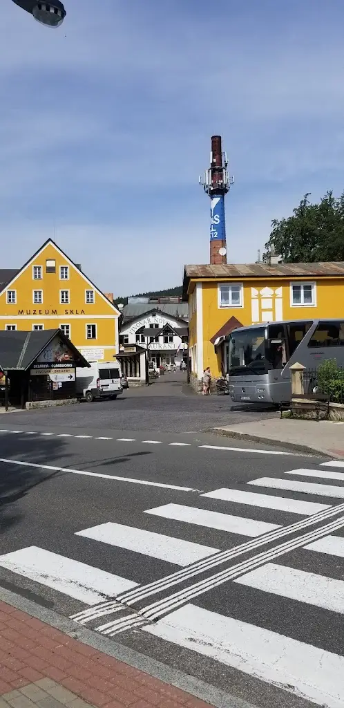 Bartley Casteel_Glass Factory and Brewery Novosad & Son_Harrachov_recensione