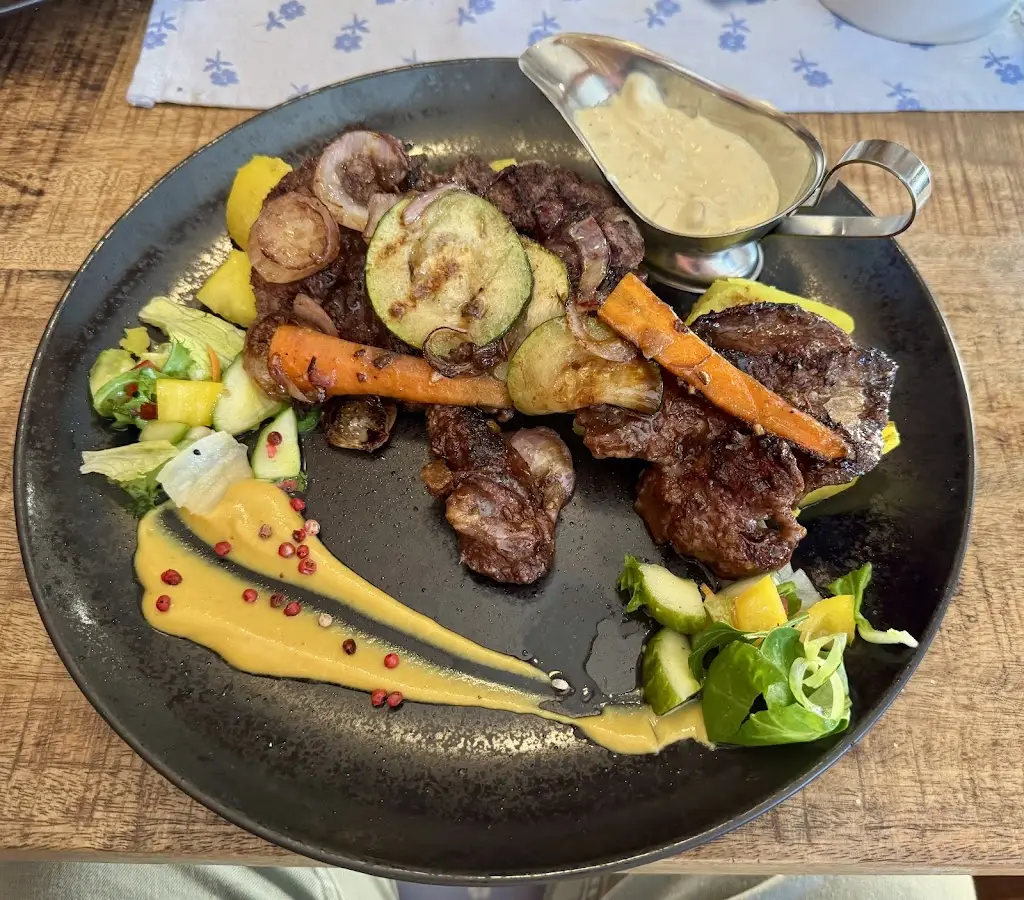 Restaurace a penzion Chaloupka_Harrachov_slider_image_2