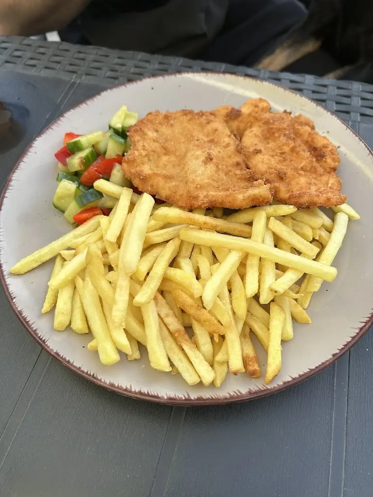 Tugce Colpankan_Hotel Na Pláži_Horní Planá_recensione