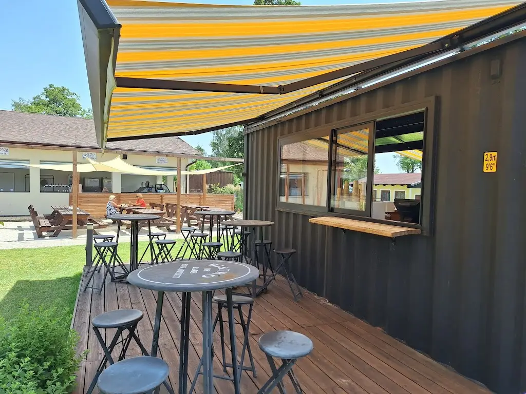 Hotel Na Pláži restaurant in Horní Planá