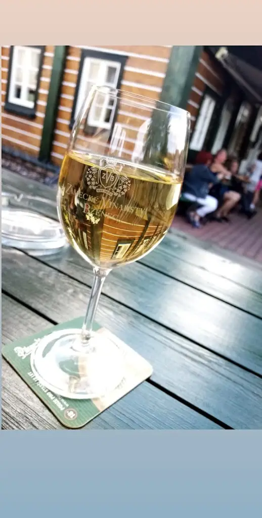 Nikola Švadlenková_Zelená Hospůdka_Kamenický Šenov_review