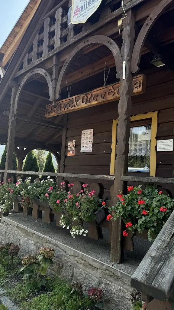 Markéta Jinochová_Kiosek - Dřevěnka_Josefův Důl_review