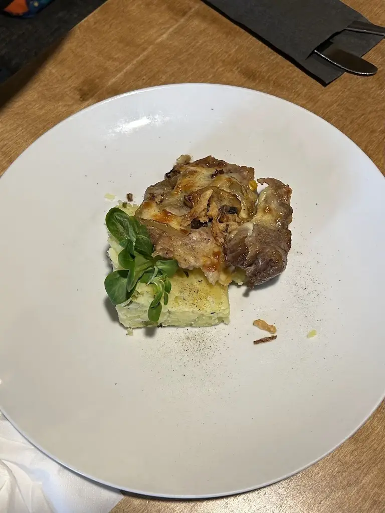 Dan Tay_Lavina restaurant a hotel Na Staré poště_Jilemnice_review