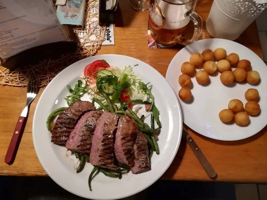 Petr Dejmek_Wine Bar In the Wall_Jilemnice_review