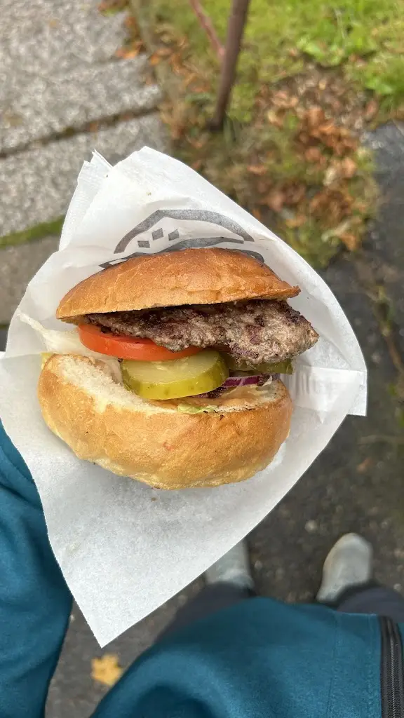 Michael Hartig_Džejmis burgers_Jilemnice_recensione