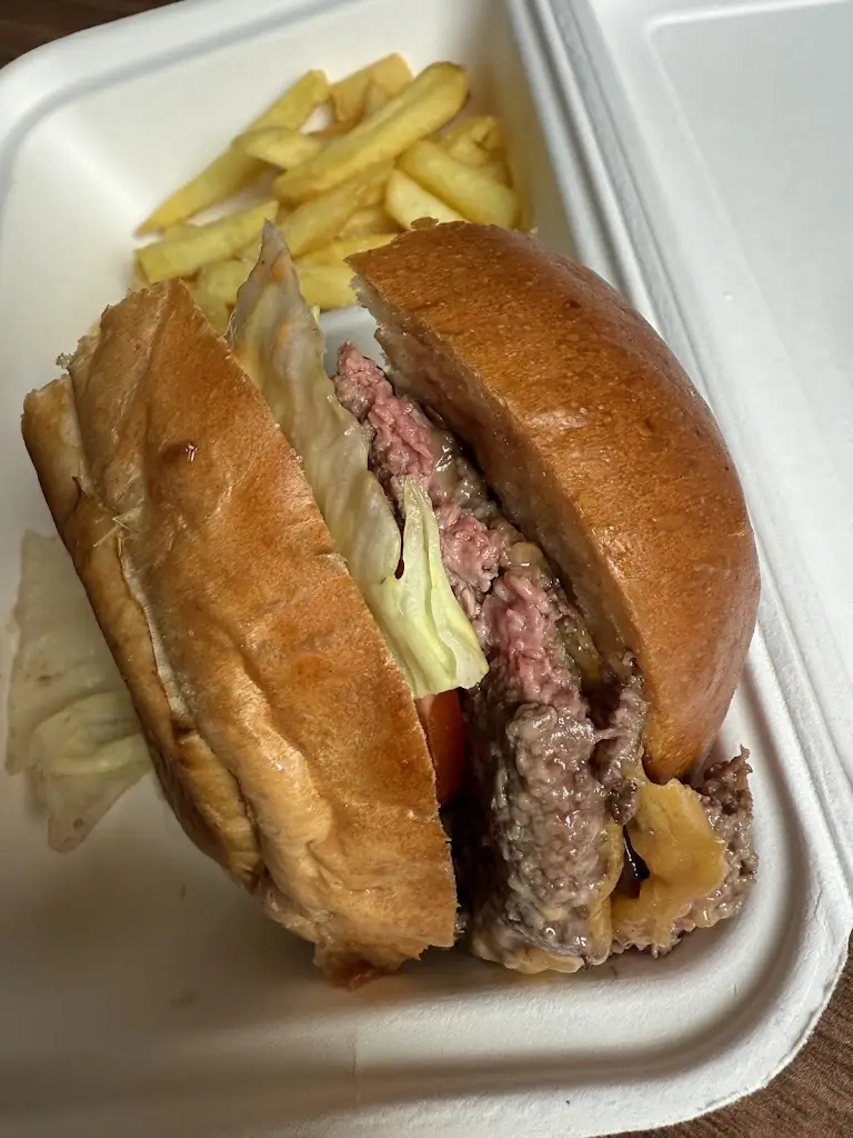 Stanislav Chudoba_Busstop Burger_Lomnice nad Popelkou_review