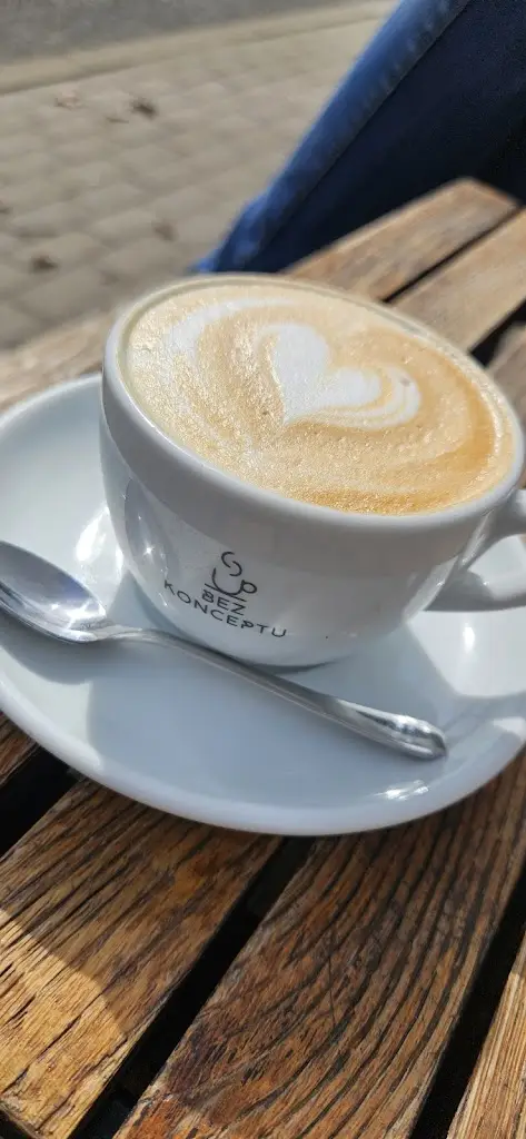 fotke telefon_Kavárna Bez konceptu_Liberec_review