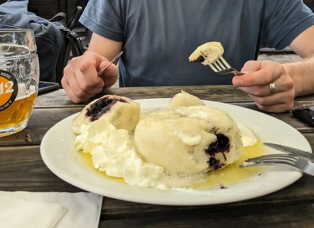 Larissa Schwarz_Hostinec U Boučků (Boučkův Statek)_Malá Skála_review