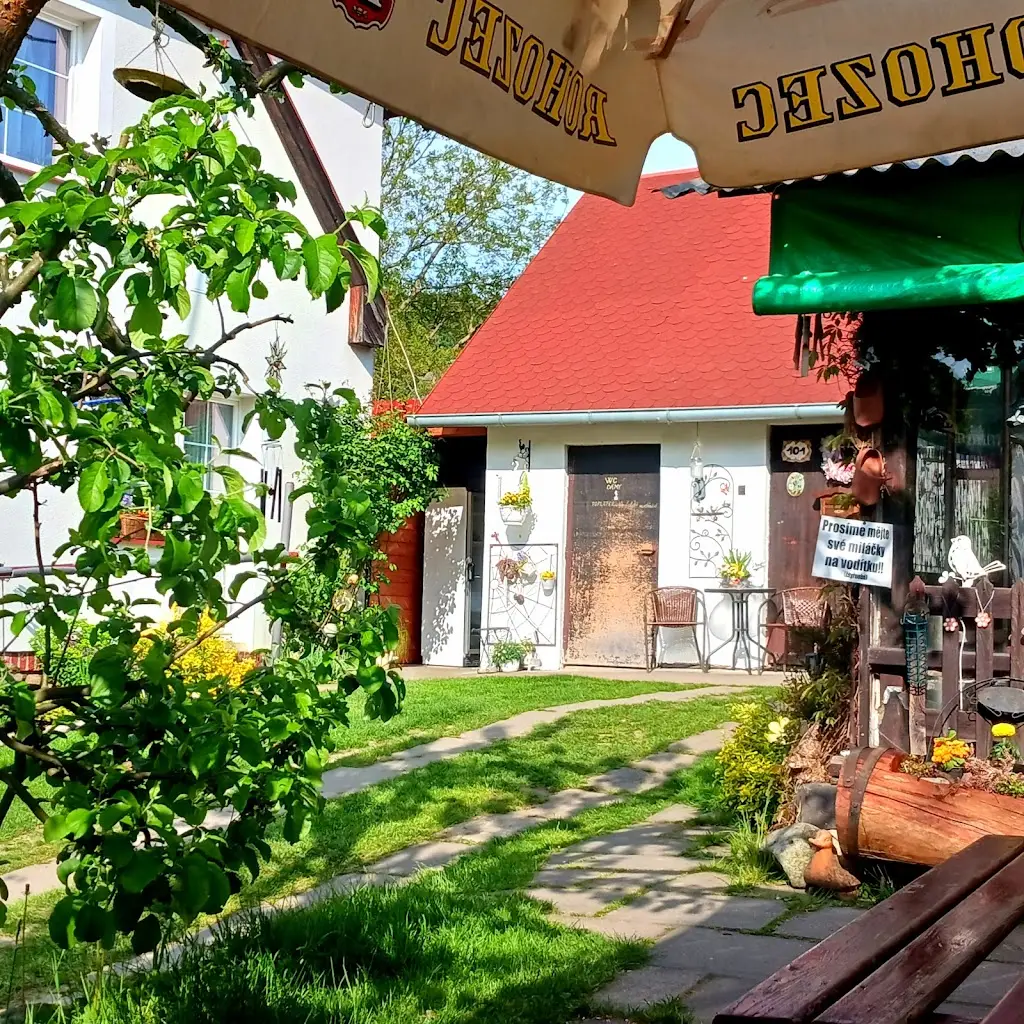 Občerstvení U Řeky restaurant in Malá Skála