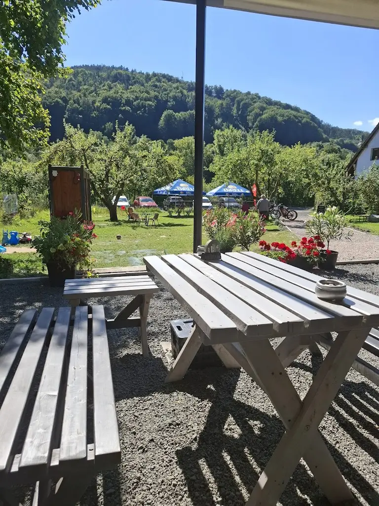 Vzadu v sadu_Malá Skála_slider_image_1