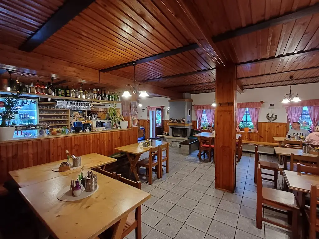 Pension a restaurace U Zvonku Kořenov restaurant in Kořenov
