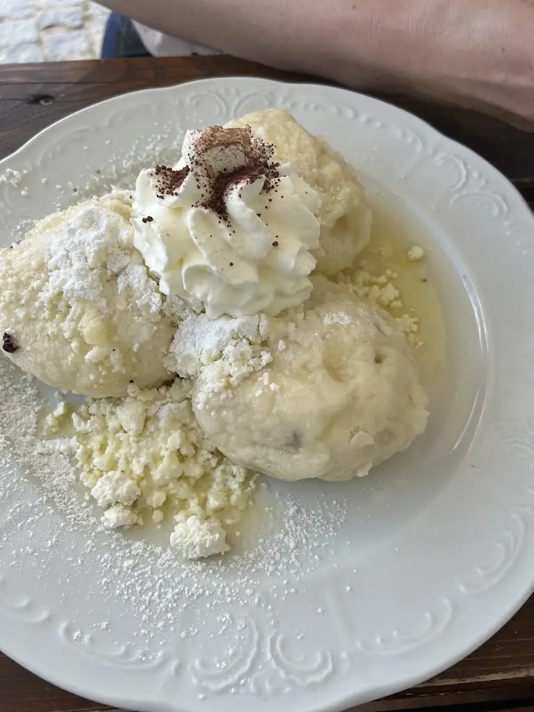 Kamel_The Noble House_Kořenov_recensione