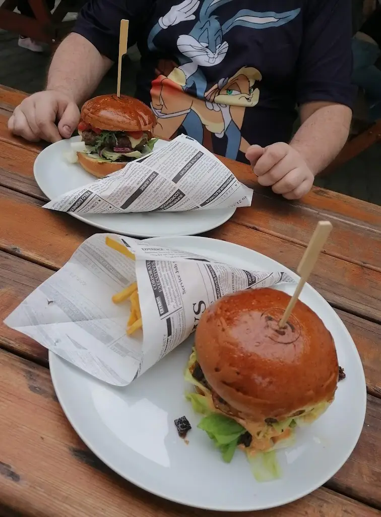 Sany Svobodová_Billiard Burger_Mimoň_review