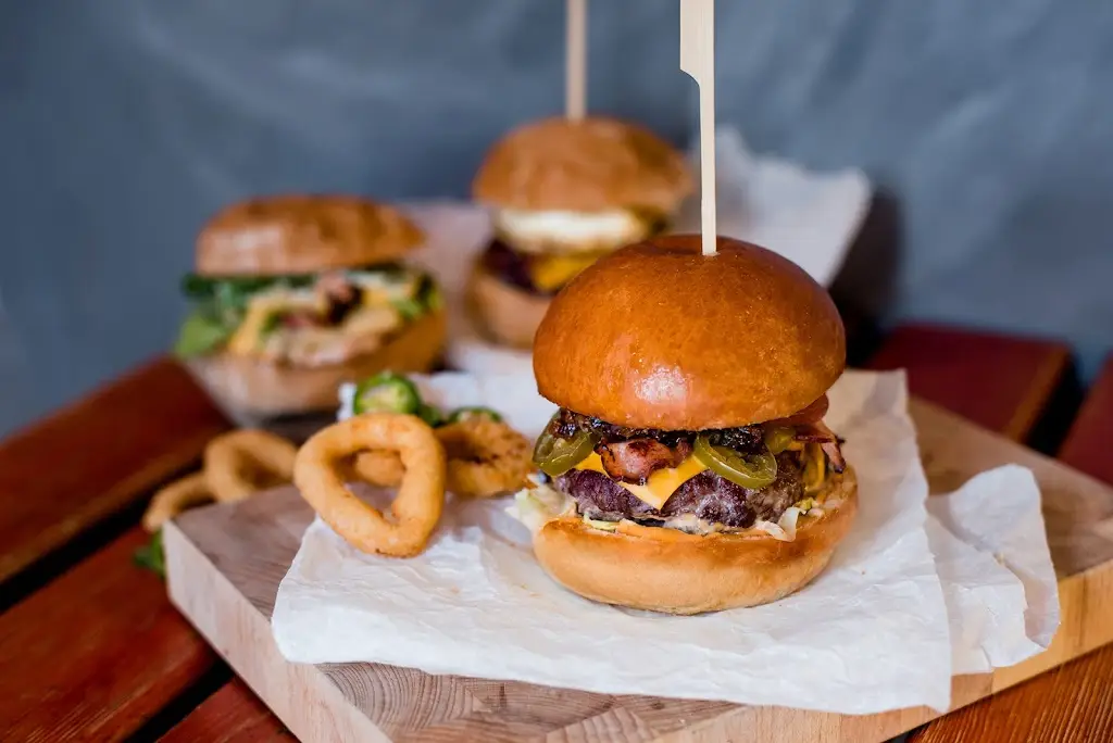 Billiard Burger_Mimoň_slider_image_2