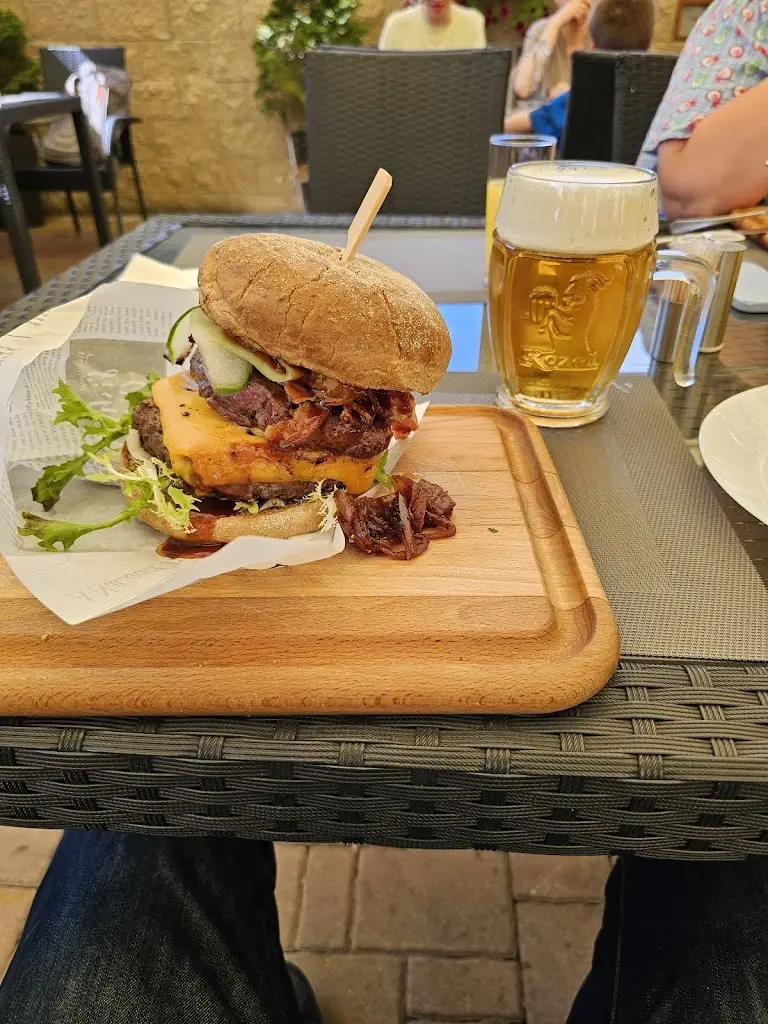 Andrew Lowe_La Piccolina - restaurace a pizzerie_Nový Bor_review