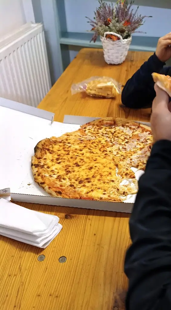 Milena Szczepanska-Zakrzewska_Pizza Burger_Nové Město pod Smrkem_review