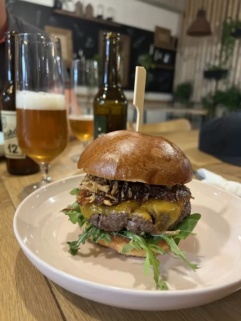 Lubos Urban_Tady & Teď - Café and Bistro_Mníšek_review