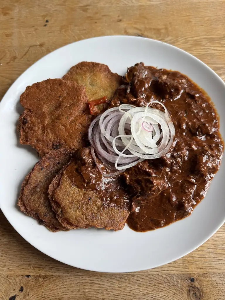 Petr Barnabáš Jurič_Restaurace Sokolovna_Mníšek_review