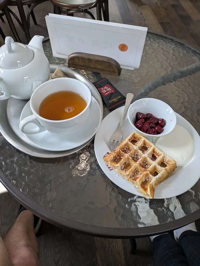 chris spicer_Little Monk cafe_Mníšek_review