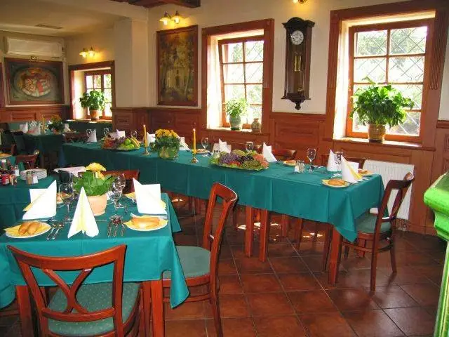 Penzion a Restaurace Malá Svatá Hora_Mníšek_slider_image_1