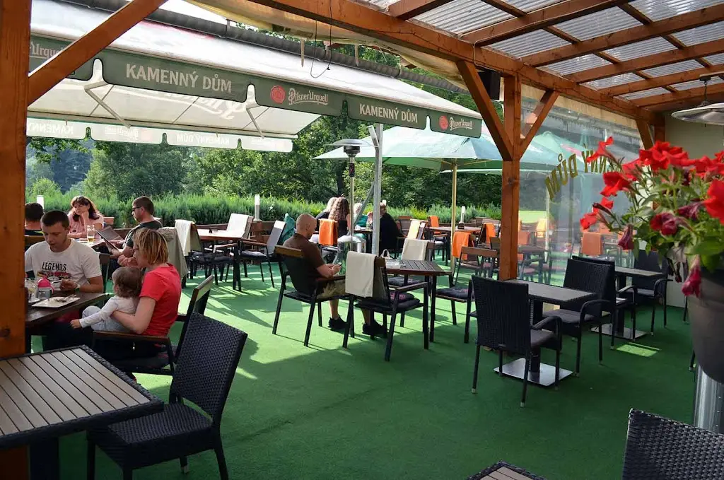 Restaurace Kamenný dům Liberec Letní terasa_Okres Liberec_slider_image_1