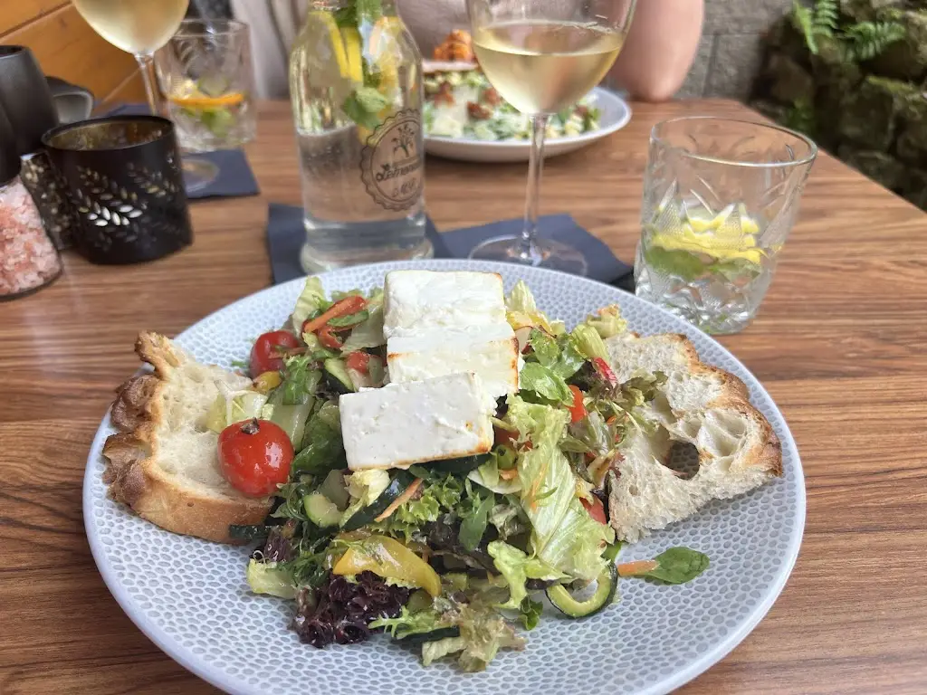 Radka Michalkova_Restaurace nejen DVOREK_Ohrazenice_review