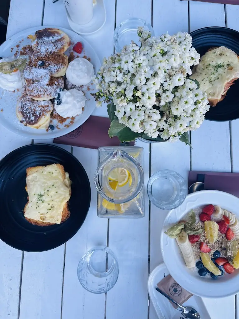 Peter Beliš_Galerie Café park restaurant_Ohrazenice_review