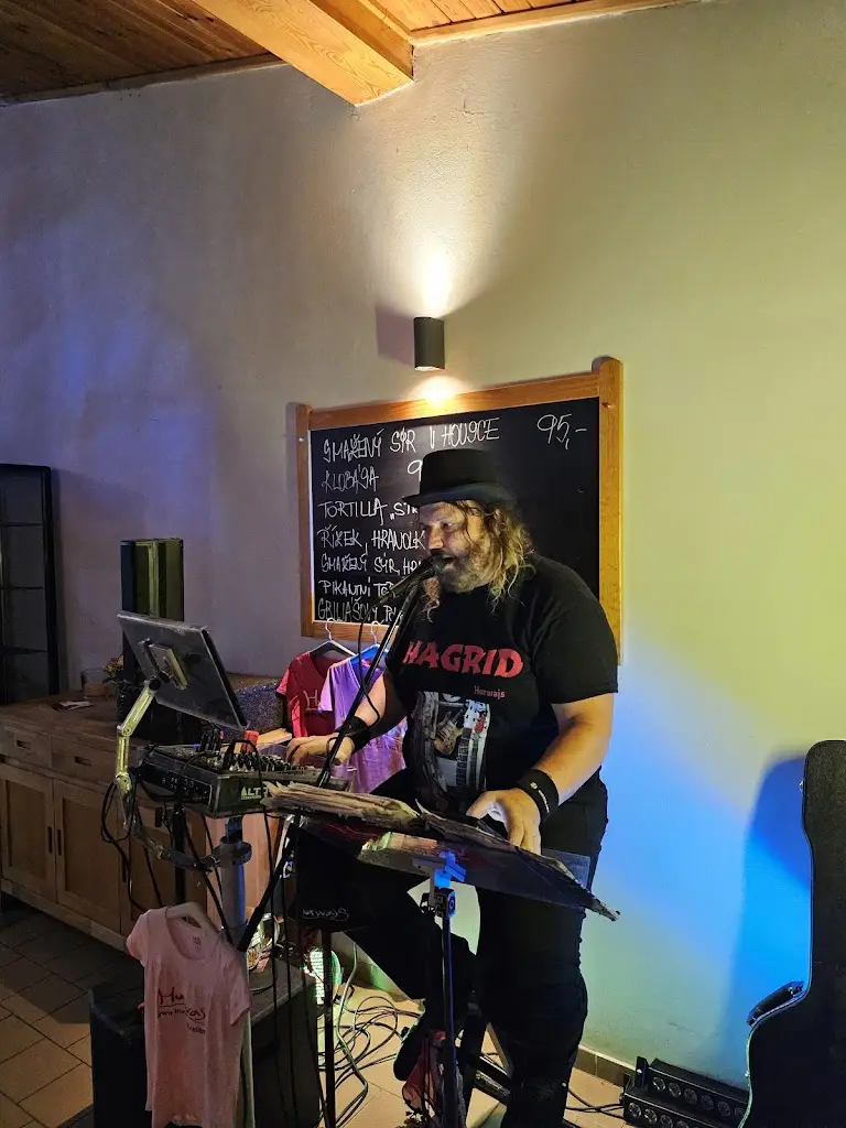 Joha DOUBASS_Hostinec na Farmě_Ohrazenice_review